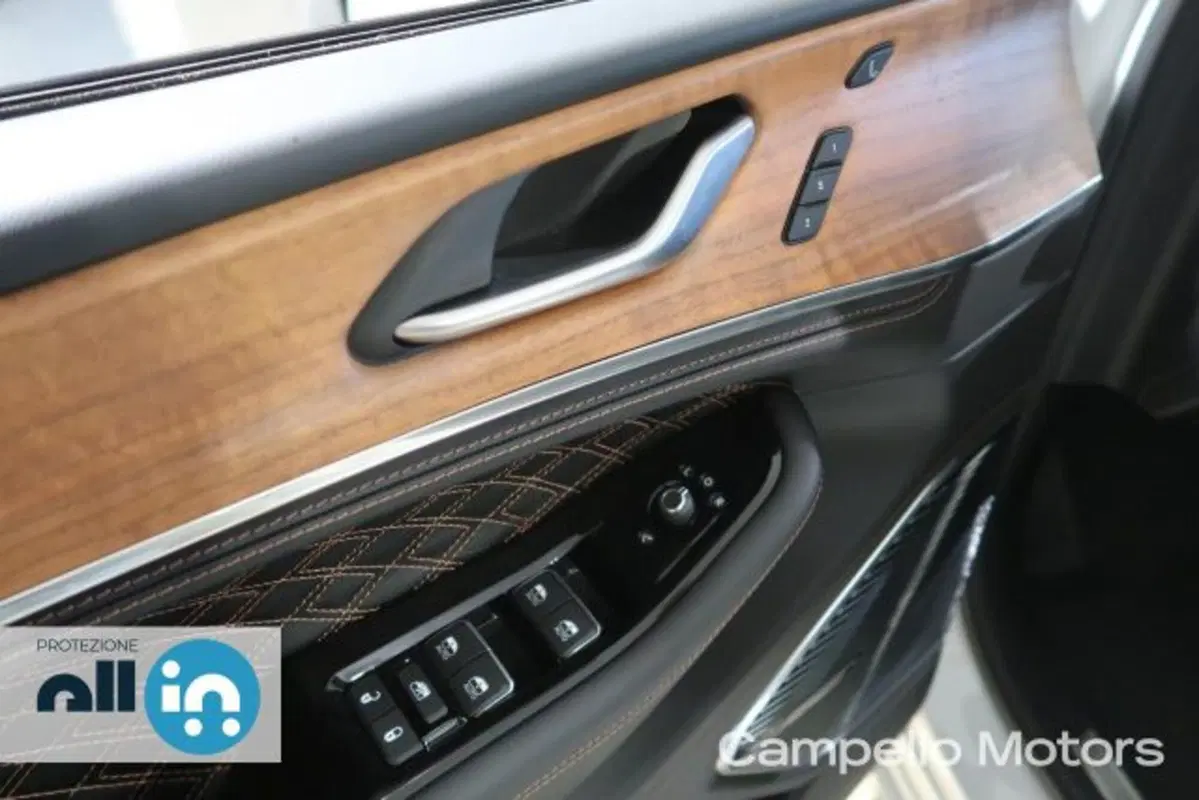 Jeep Grand Cherokee nuova a Venezia (16)