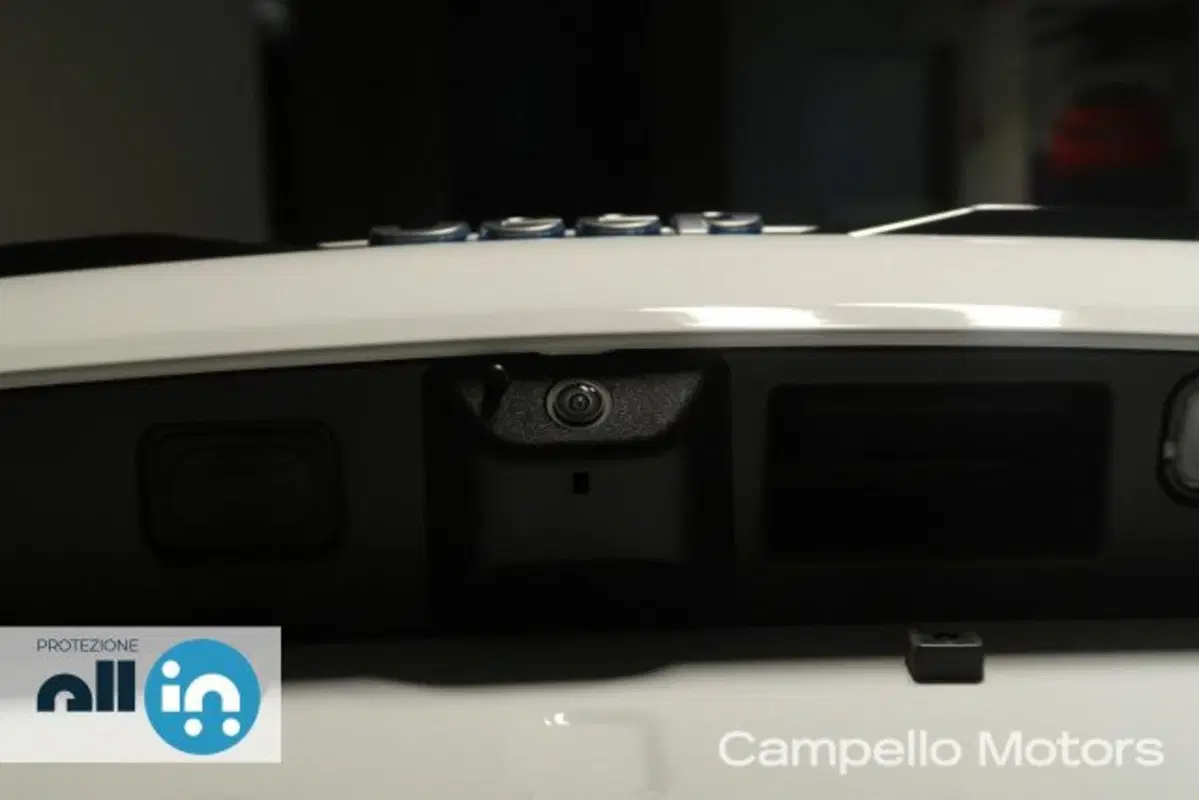 Jeep Grand Cherokee nuova a Venezia (19)