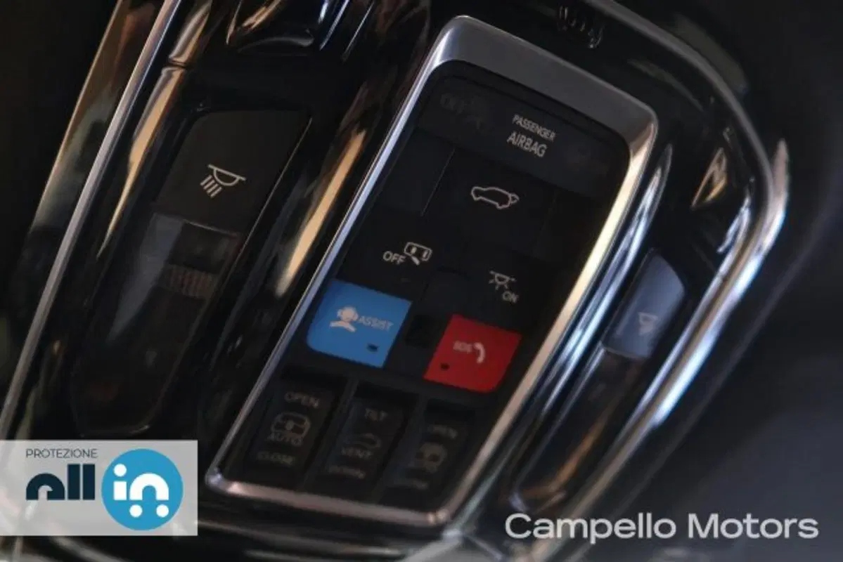 Jeep Grand Cherokee nuova a Venezia (20)
