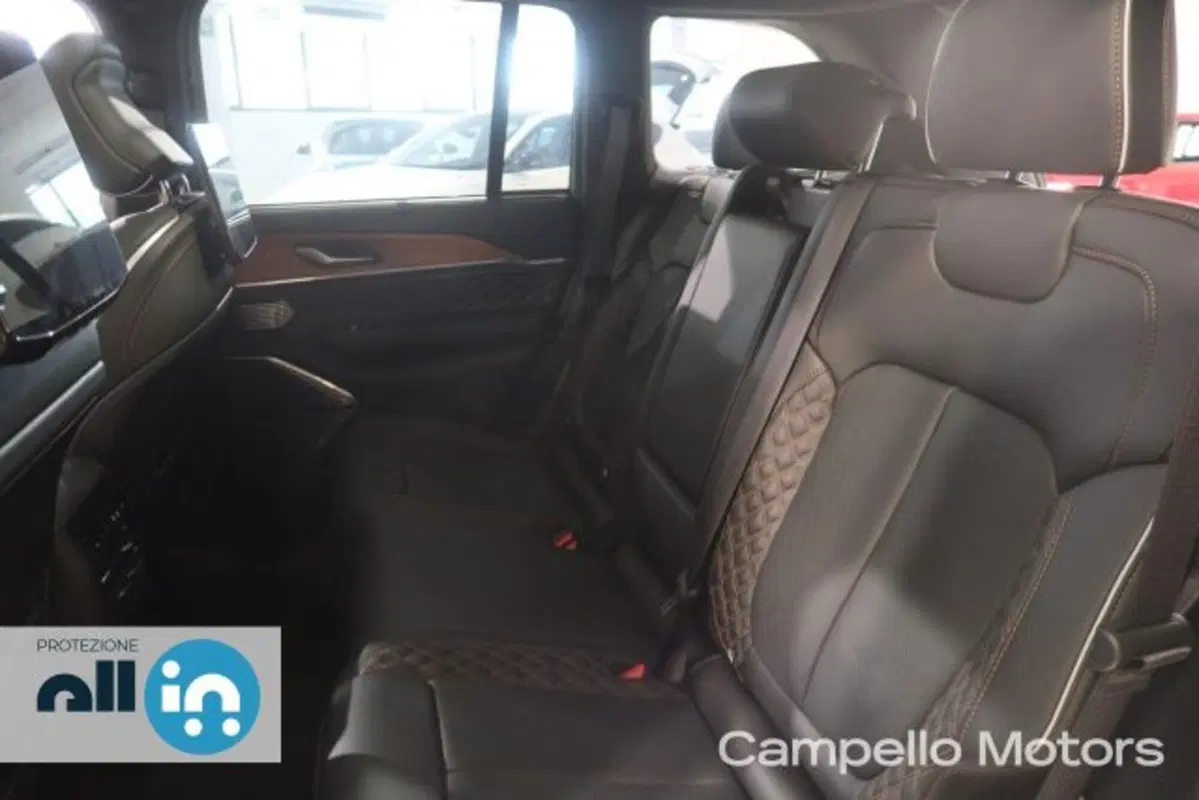 Jeep Grand Cherokee nuova a Venezia (5)