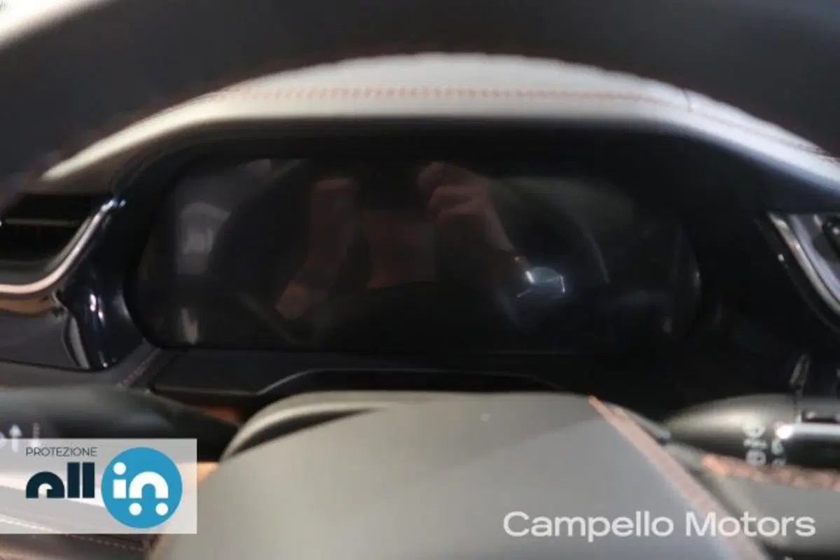 Jeep Grand Cherokee nuova a Venezia (8)
