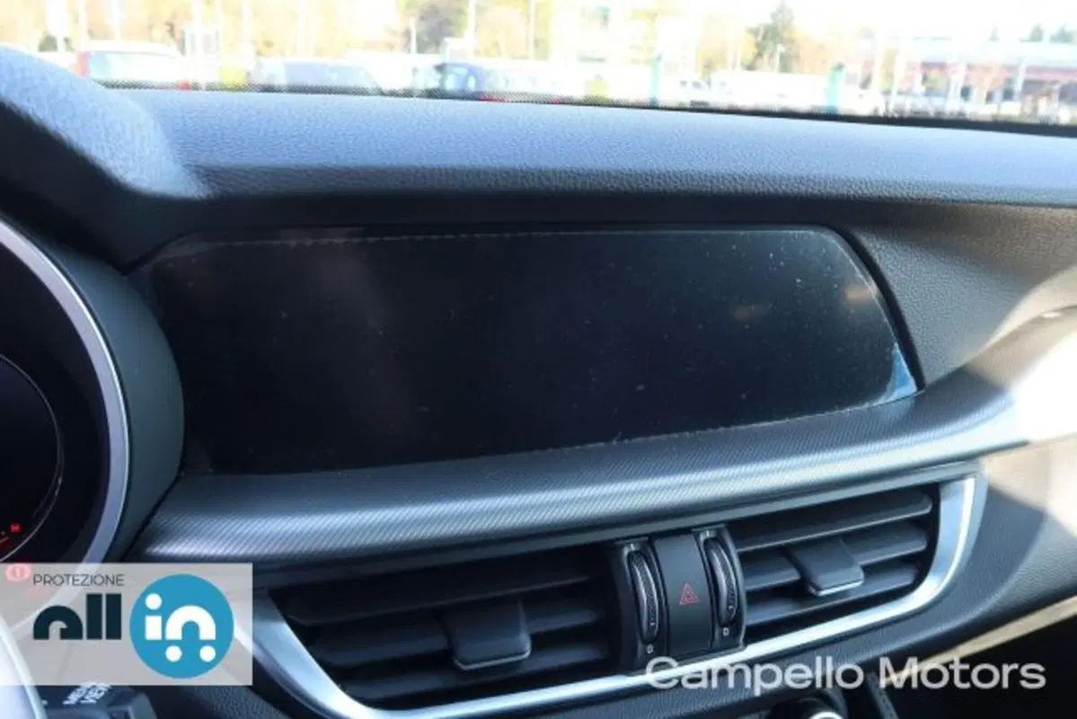 Alfa Romeo Stelvio nuova a Venezia (10)