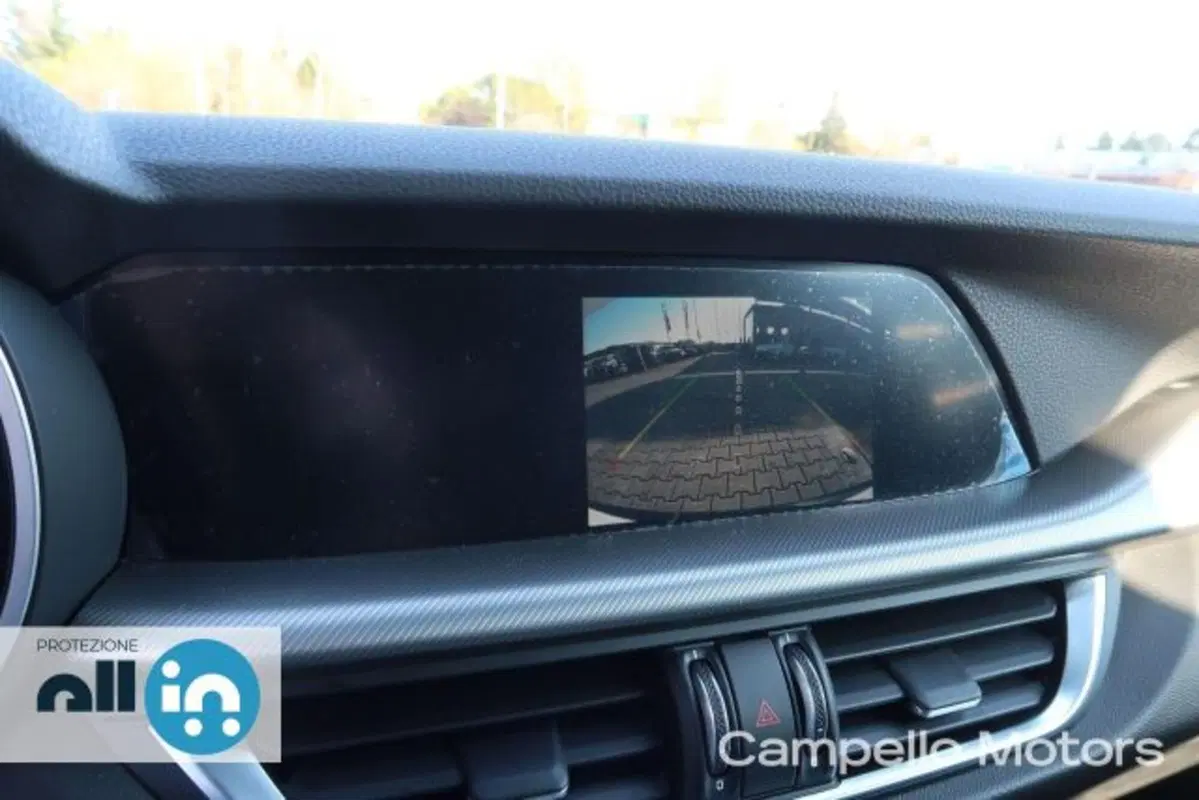 Alfa Romeo Stelvio nuova a Venezia (11)