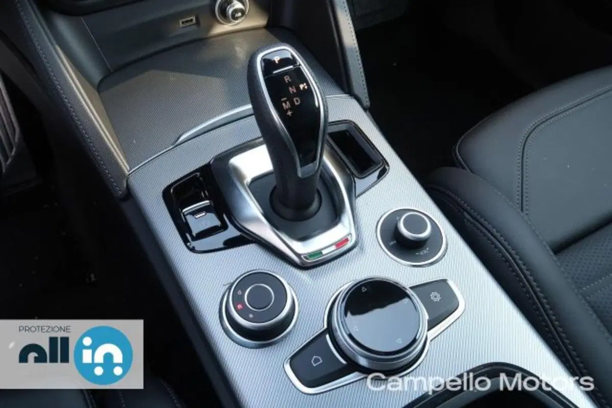 Alfa Romeo Stelvio nuova a Venezia (13)