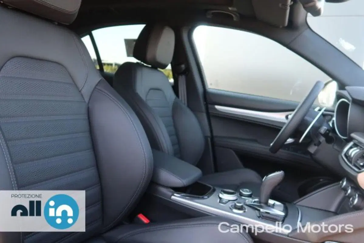 Alfa Romeo Stelvio nuova a Venezia (15)