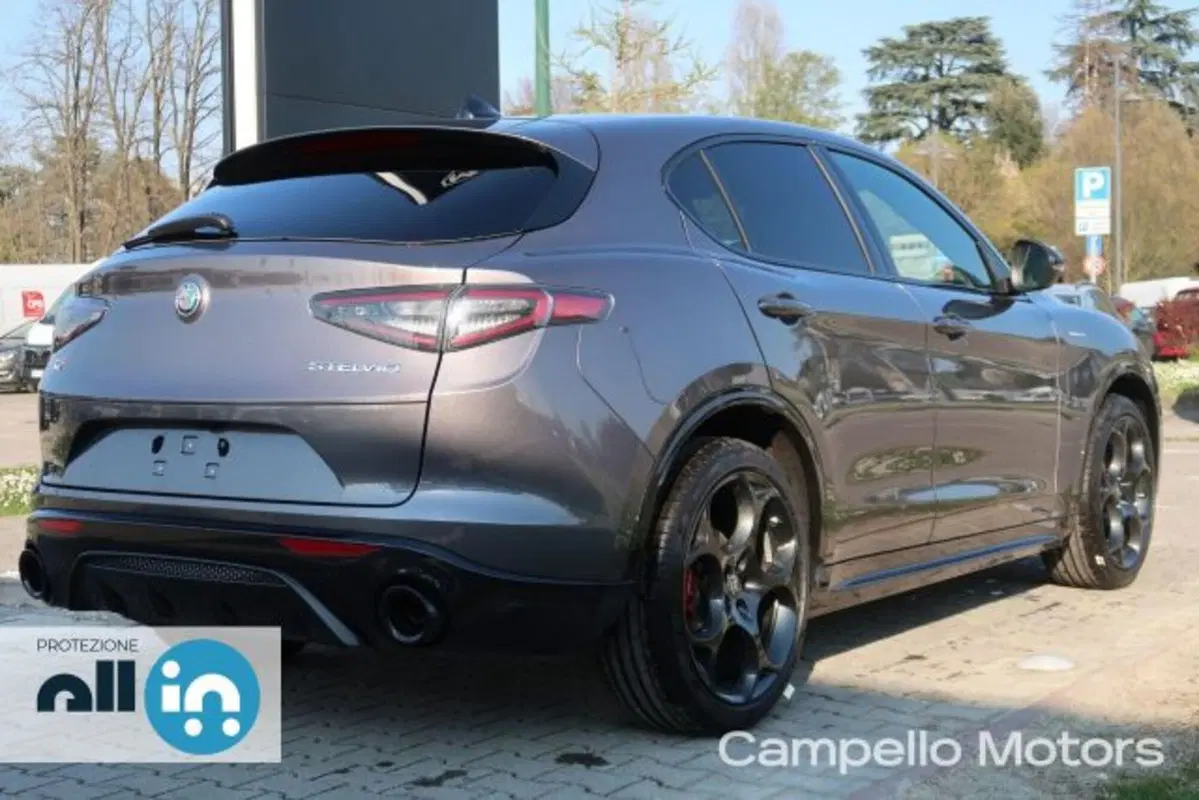 Alfa Romeo Stelvio nuova a Venezia (3)