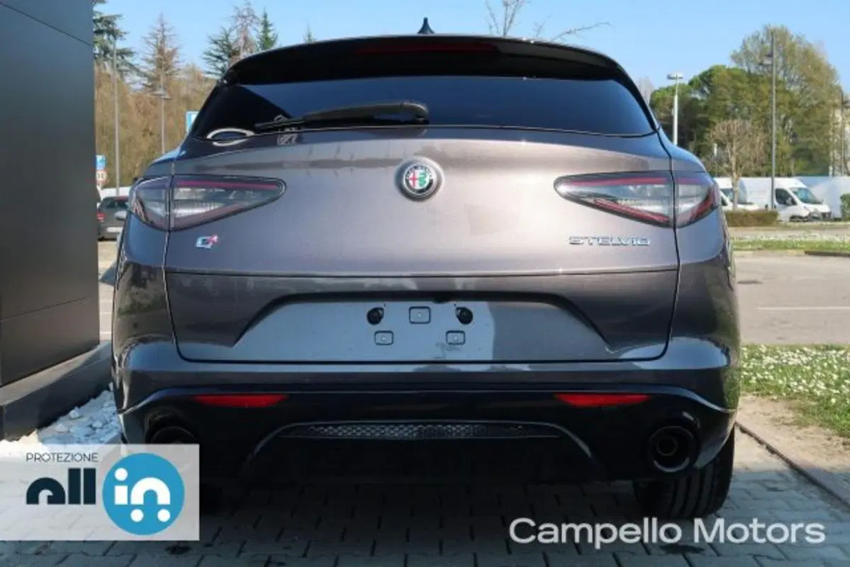 Alfa Romeo Stelvio nuova a Venezia (4)
