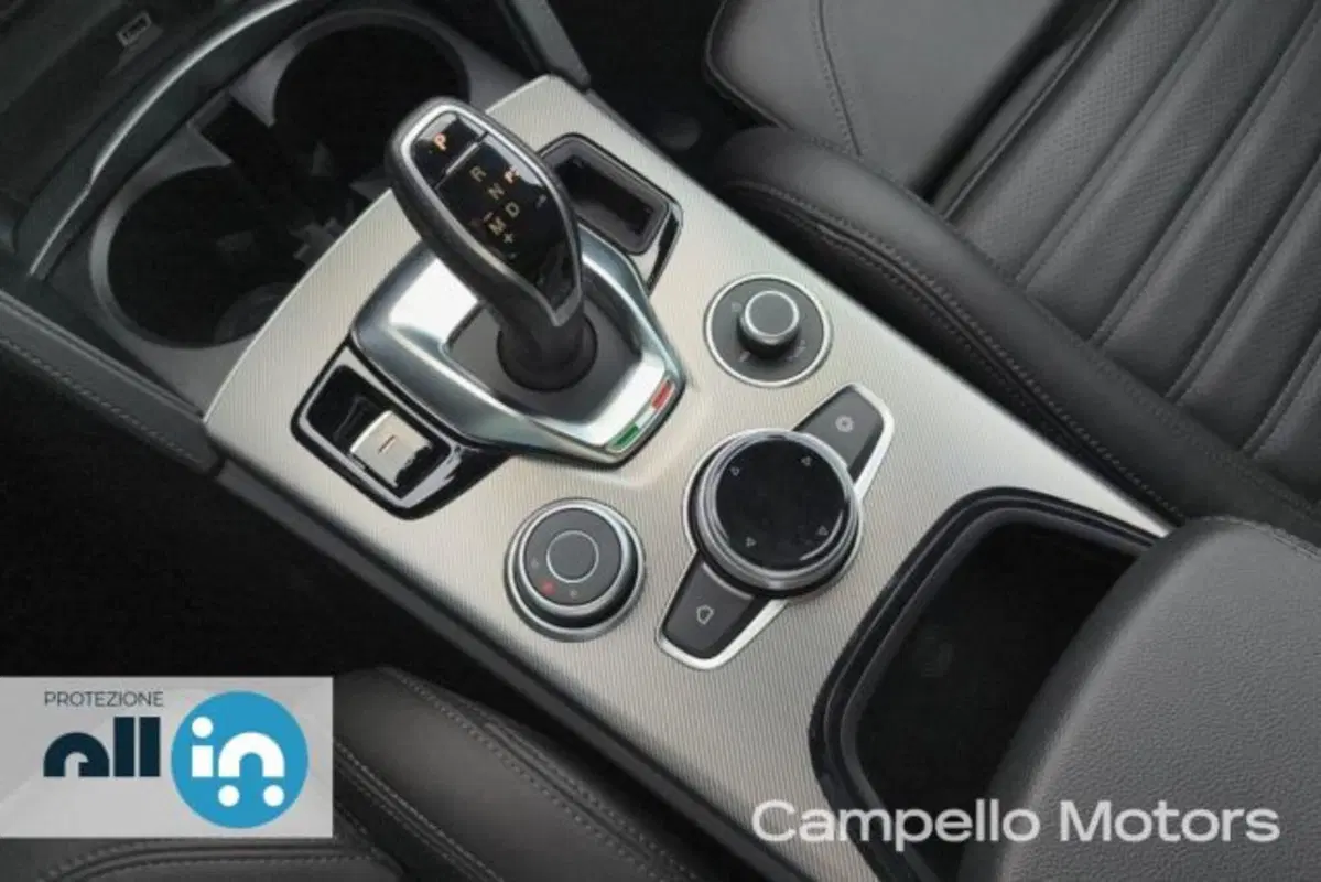 Alfa Romeo Stelvio usata a Venezia (15)