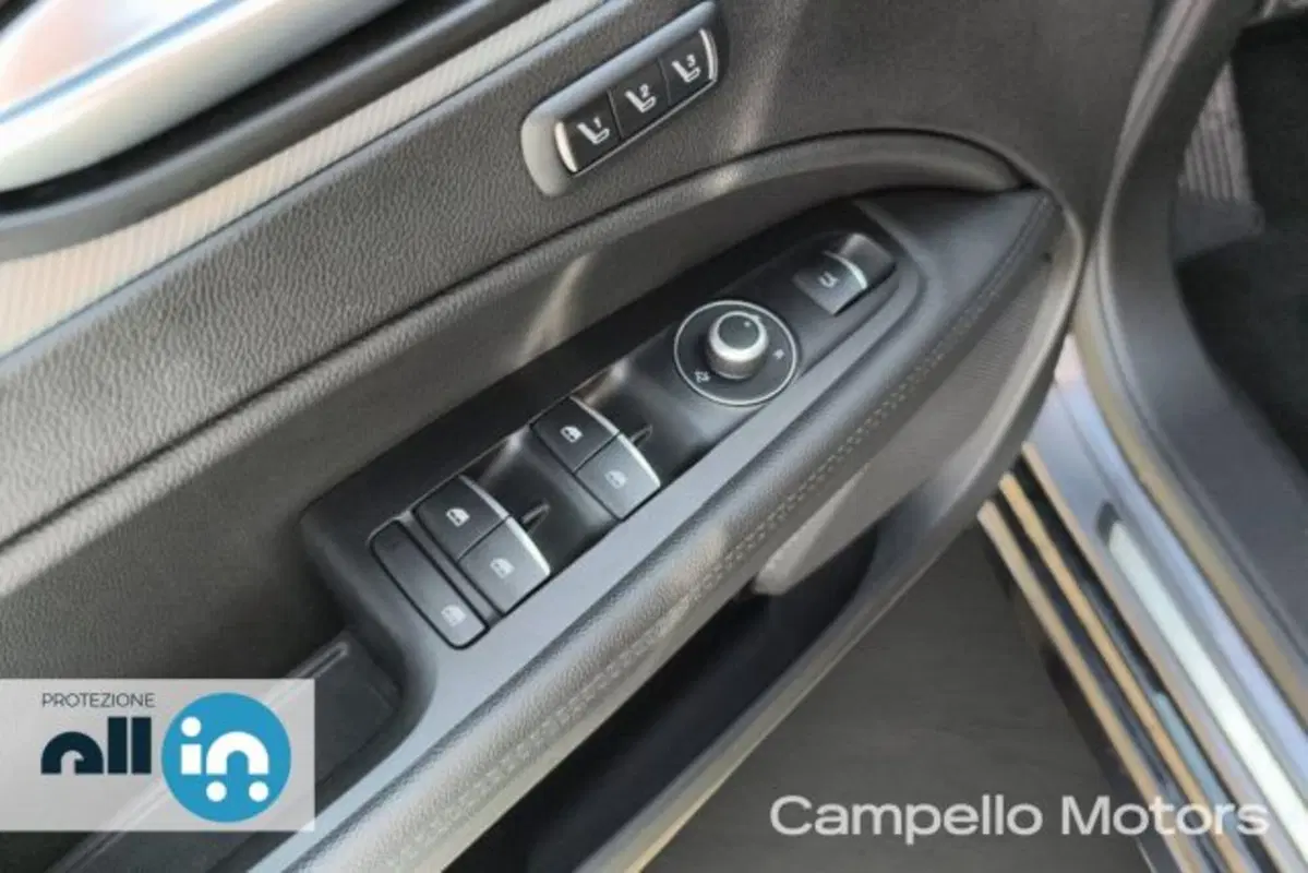 Alfa Romeo Stelvio usata a Venezia (18)
