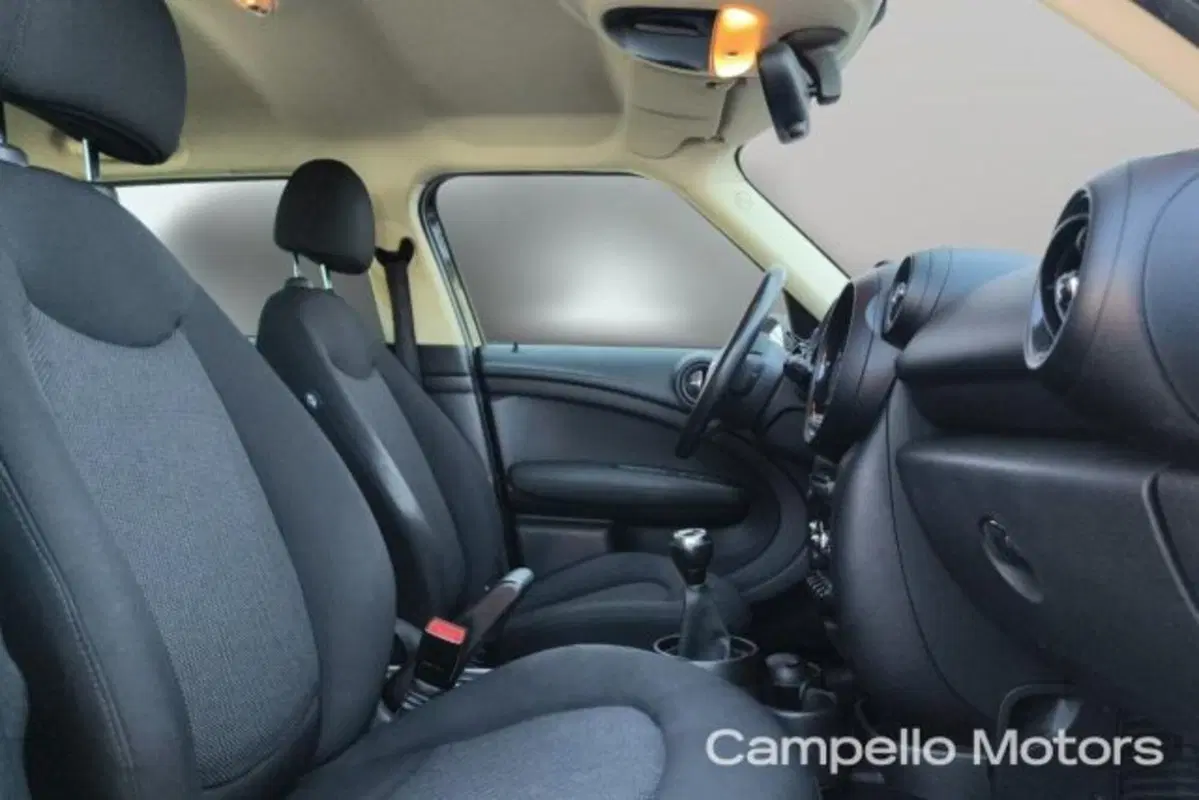 MINI Mini Countryman usata a Venezia (13)