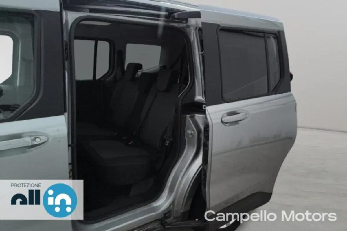 Ford Tourneo Courier usata a Venezia (7)