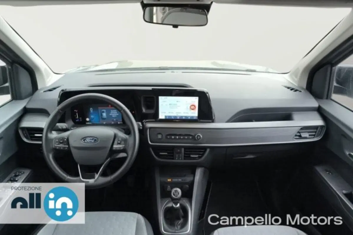 Ford Tourneo Courier usata a Venezia (8)