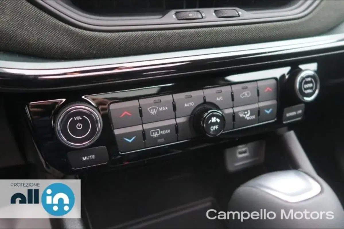 Jeep Compass nuova a Venezia (12)