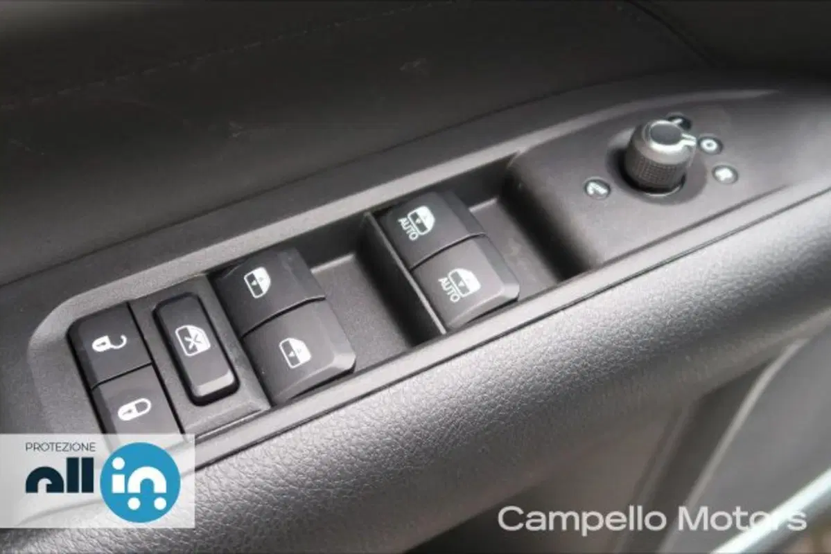 Jeep Compass nuova a Venezia (17)