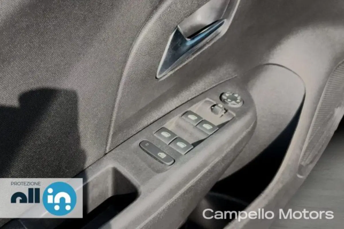 Opel Corsa usata a Venezia (15)