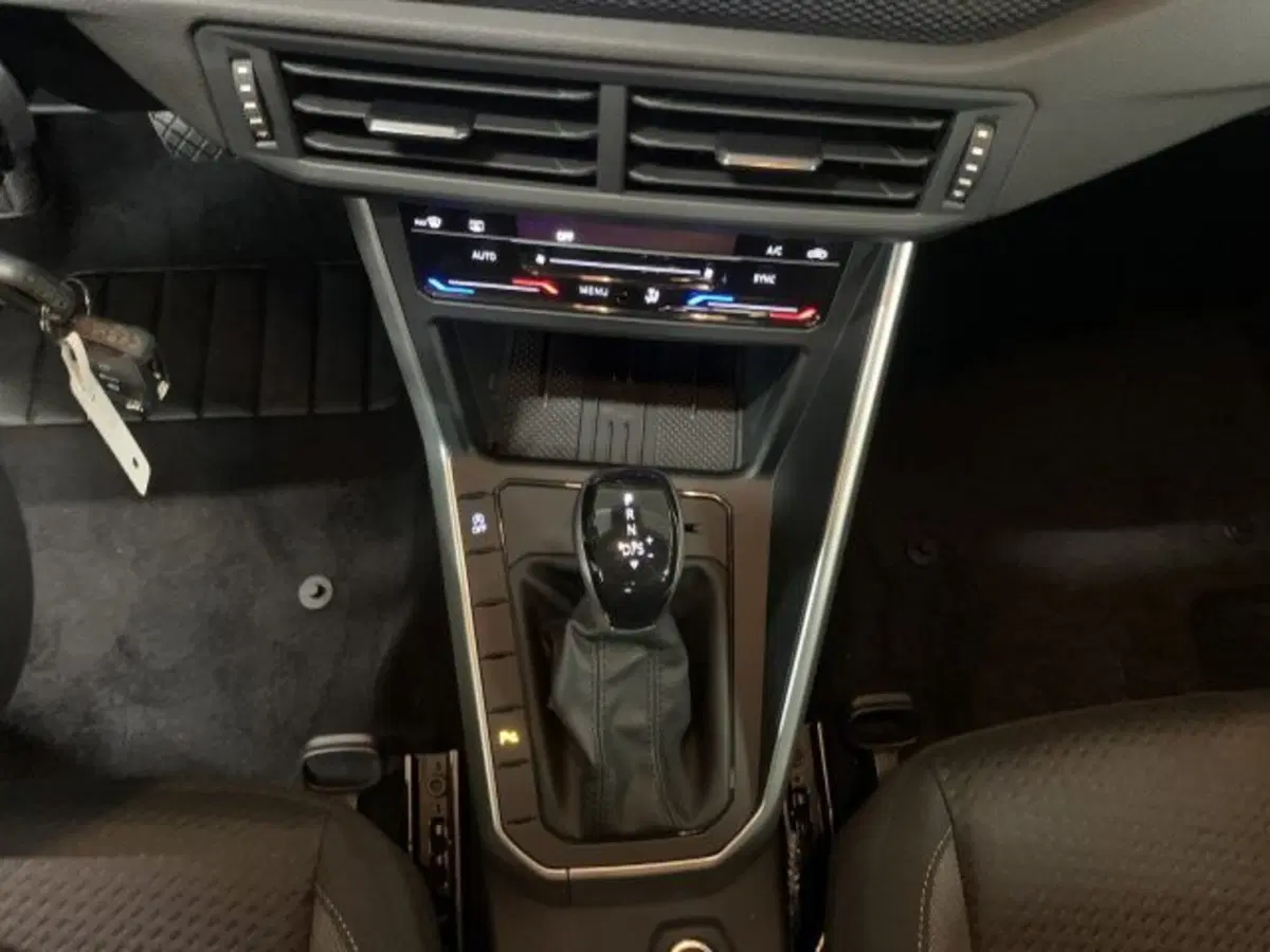 Volkswagen Polo nuova a Vicenza (11)