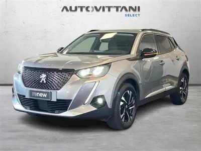 Peugeot 2008 1.2 turbo Allure 100cv del 2022 usata a Como