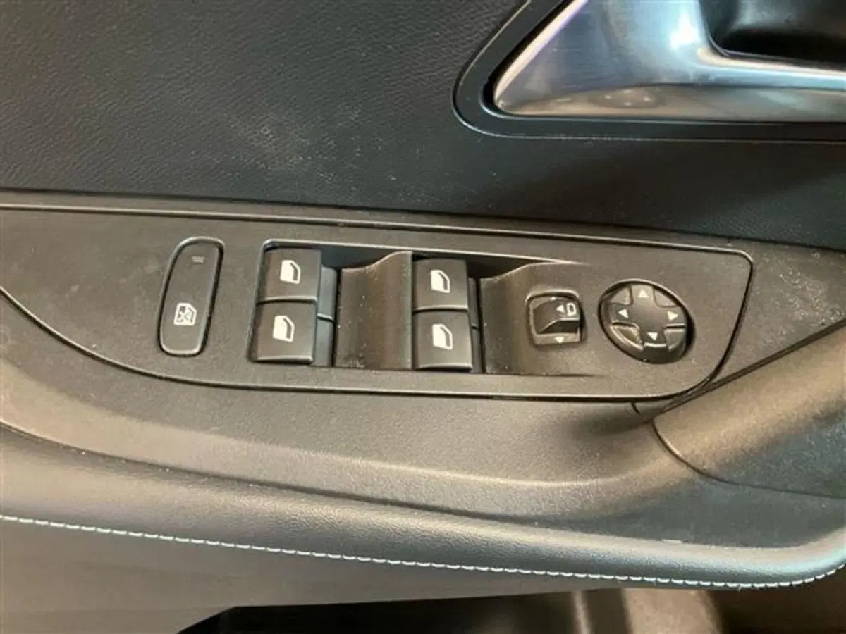Peugeot 2008 usata a Como (18)
