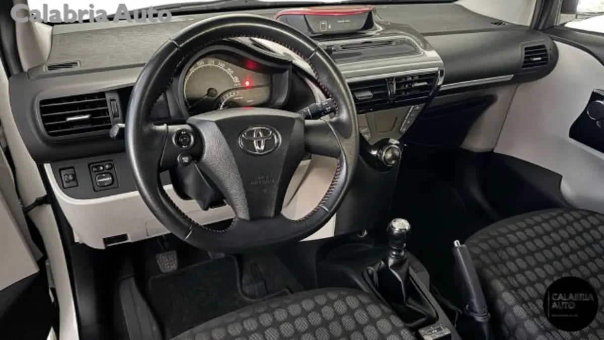 Toyota iQ usata a Reggio Calabria (7)