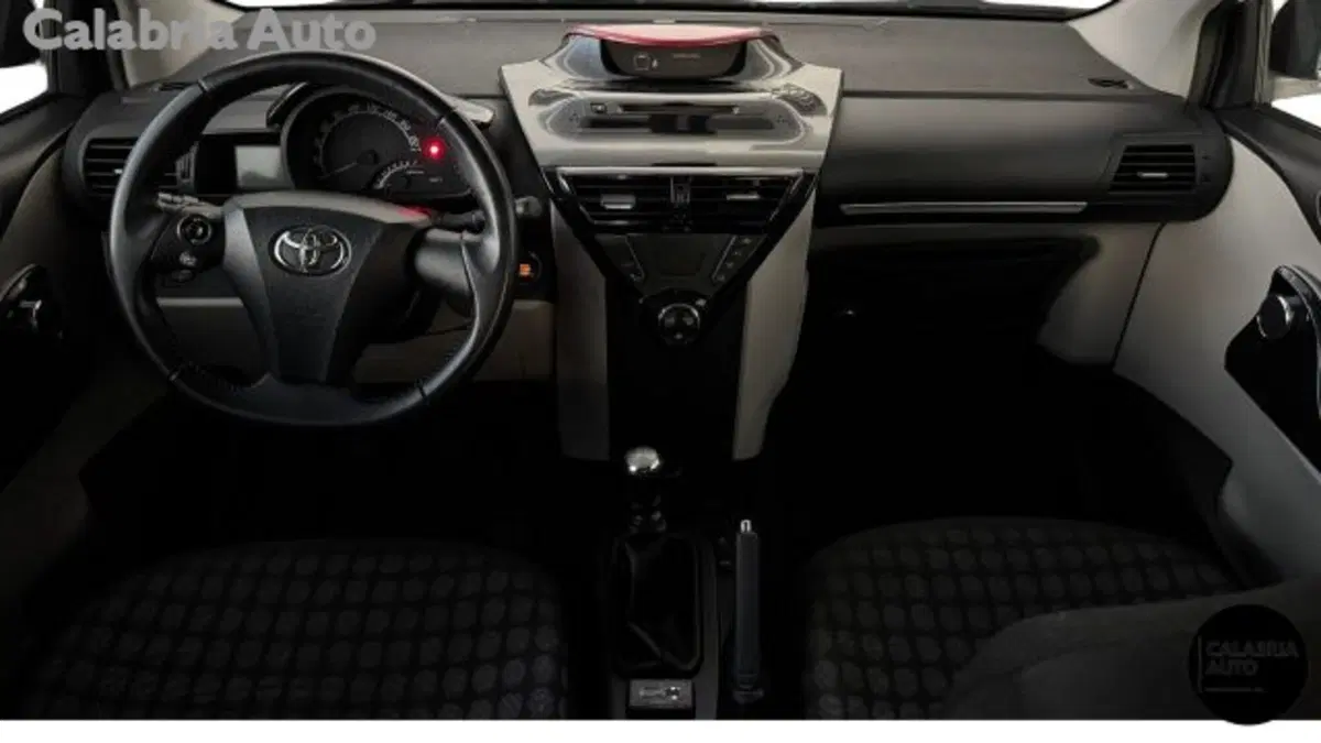 Toyota iQ usata a Reggio Calabria (8)