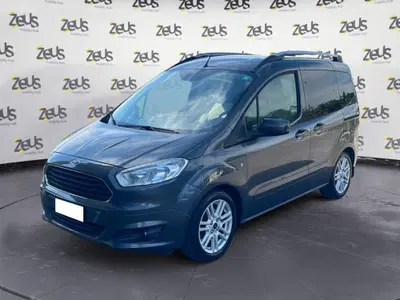 Ford Tourneo Courier 1.0 EcoBoost 100 CV Titanium del 2017 usata a Imola