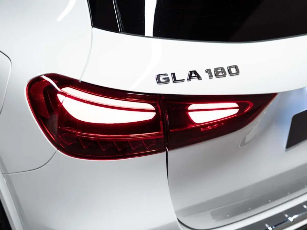Mercedes-Benz GLA SUV nuova a Ancona (9)