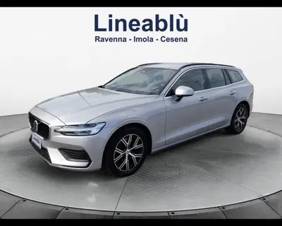 Volvo V60 B4 (d) automatico Core del 2023 usata a Imola