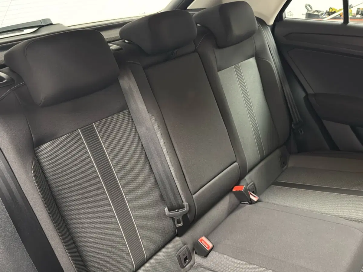Volkswagen T-Roc usata a Varese (14)