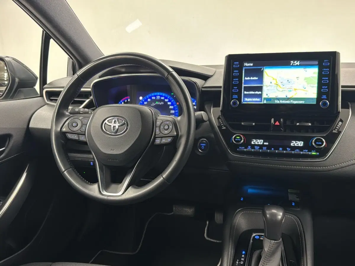 Toyota Corolla Touring Sports usata a Varese (11)
