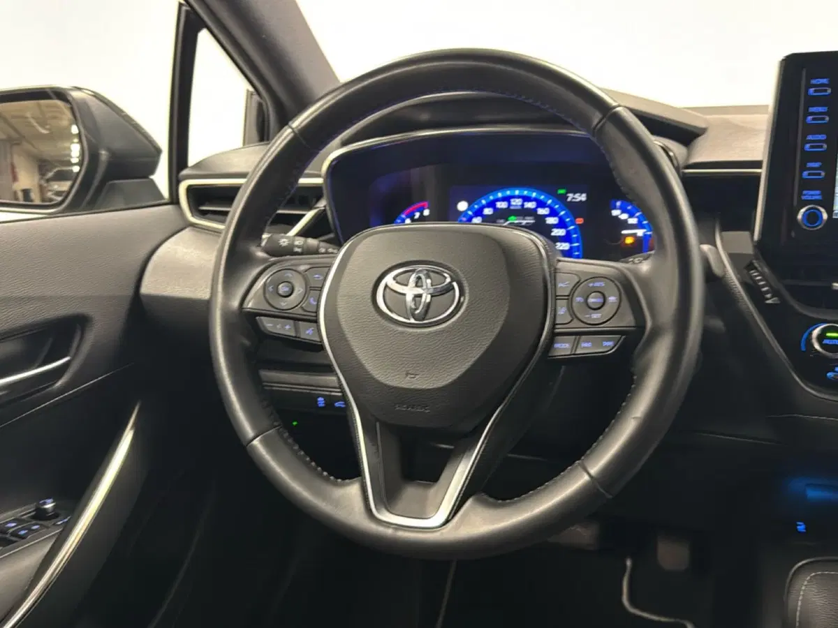 Toyota Corolla Touring Sports usata a Varese (12)