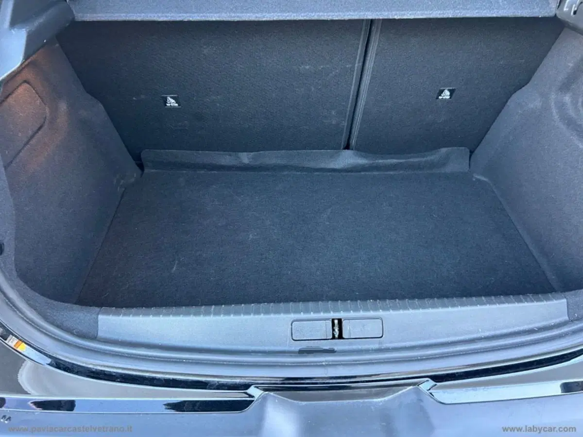 Lancia Ypsilon usata a Salerno (12)