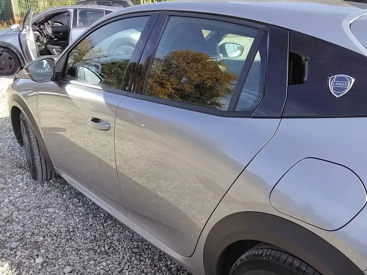 Lancia Ypsilon usata a Salerno (12)
