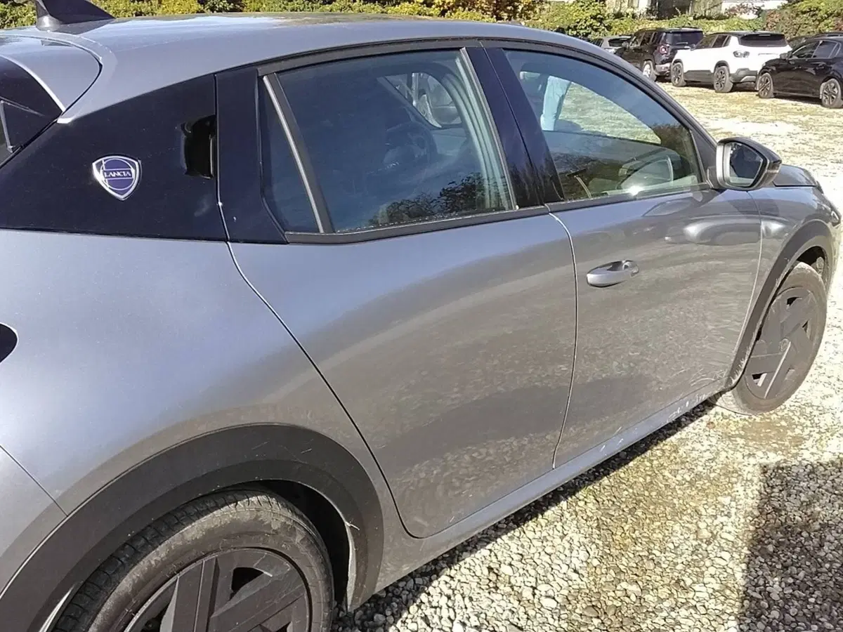 Lancia Ypsilon usata a Salerno (16)