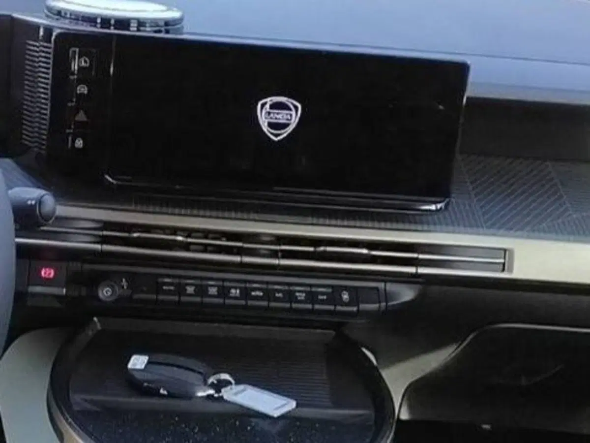 Lancia Ypsilon usata a Salerno (20)