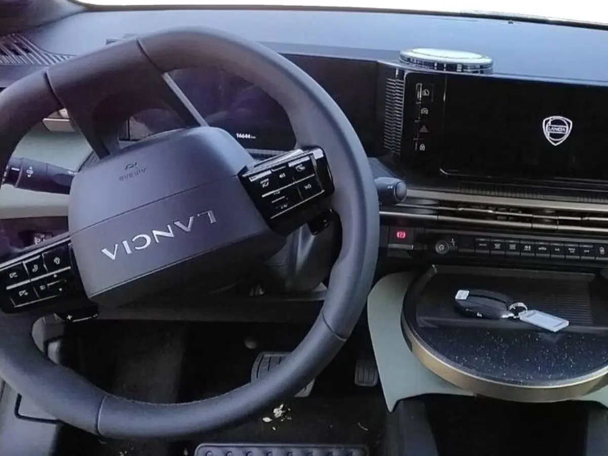 Lancia Ypsilon usata a Salerno (8)