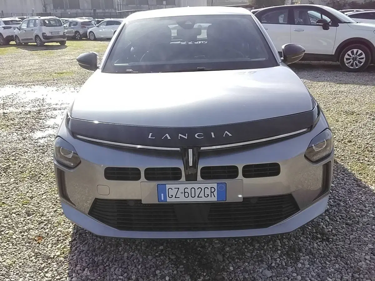 Lancia Ypsilon usata a Salerno (9)