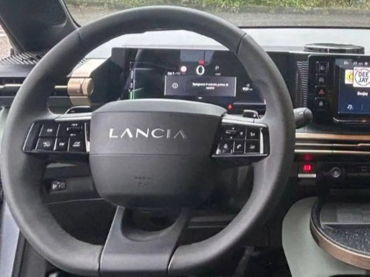 Lancia Ypsilon usata a Salerno (20)