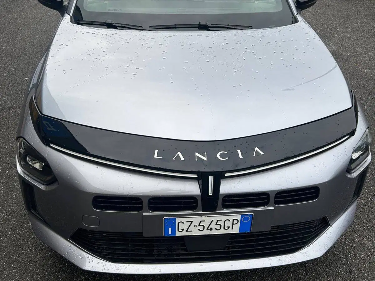 Lancia Ypsilon usata a Salerno (9)