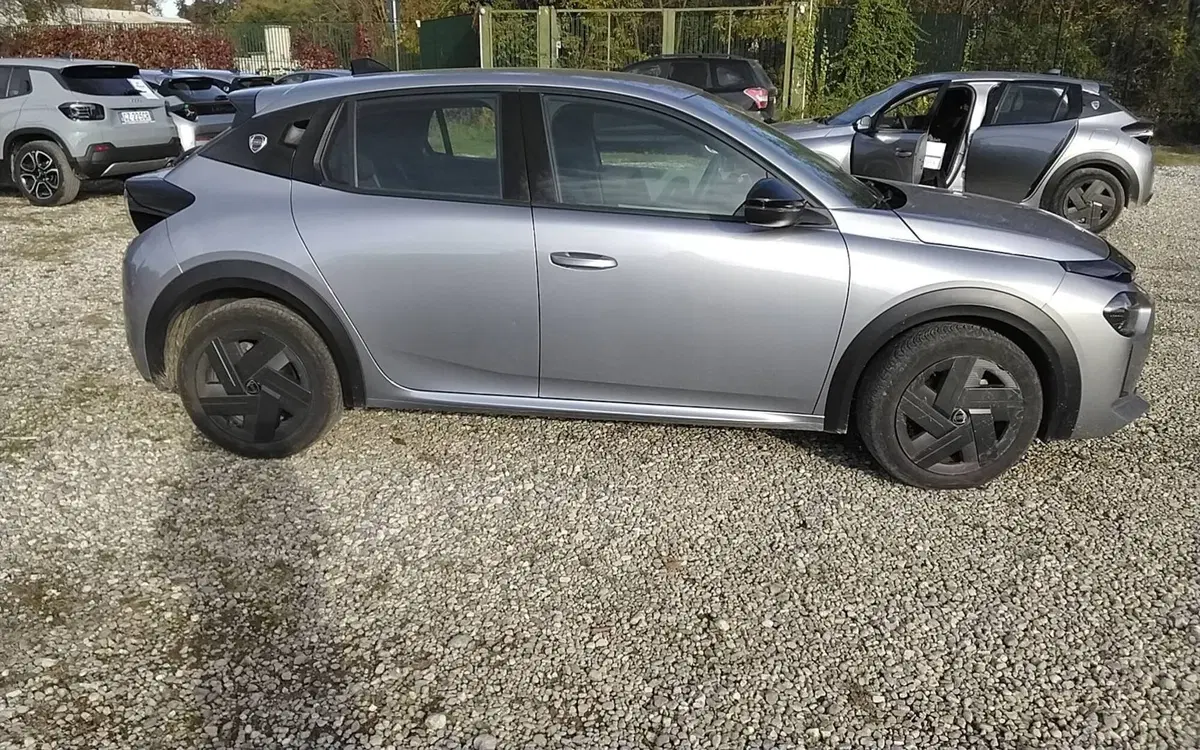 Lancia Ypsilon usata a Salerno (11)
