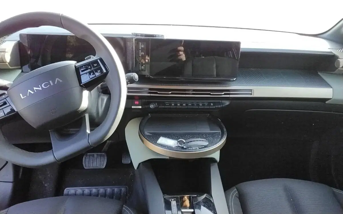 Lancia Ypsilon usata a Salerno (8)