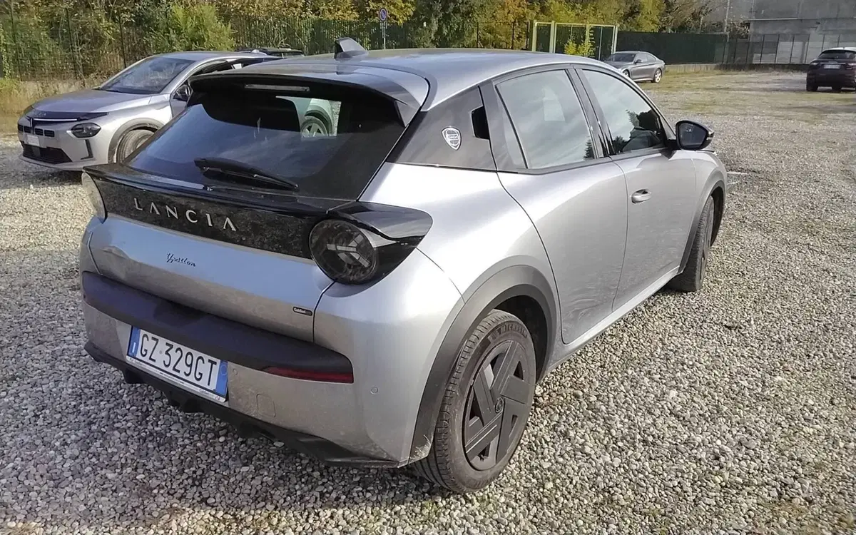 Lancia Ypsilon usata a Salerno (9)
