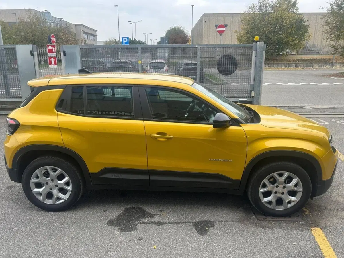 Jeep Avenger usata a Salerno (14)