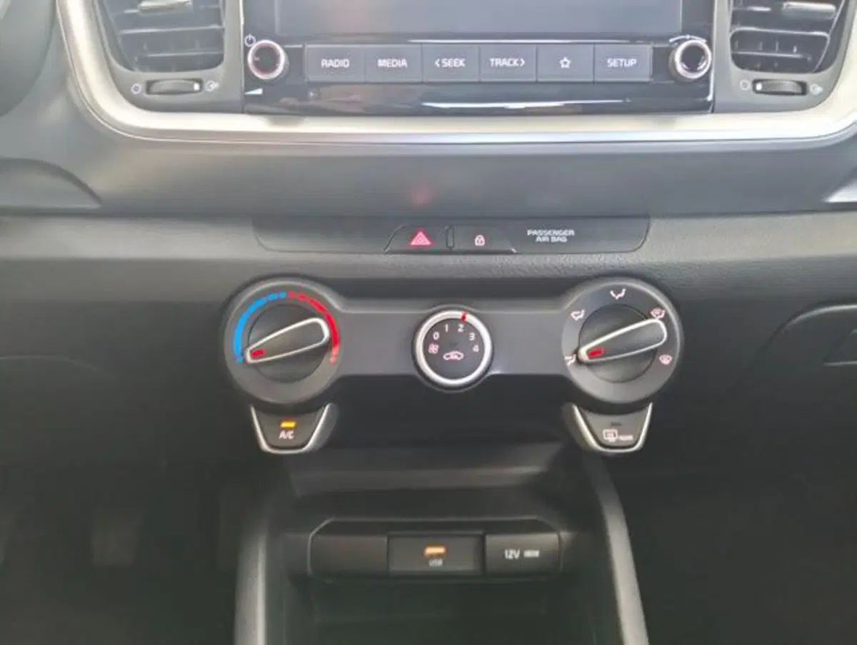 Kia Stonic usata a Como (12)