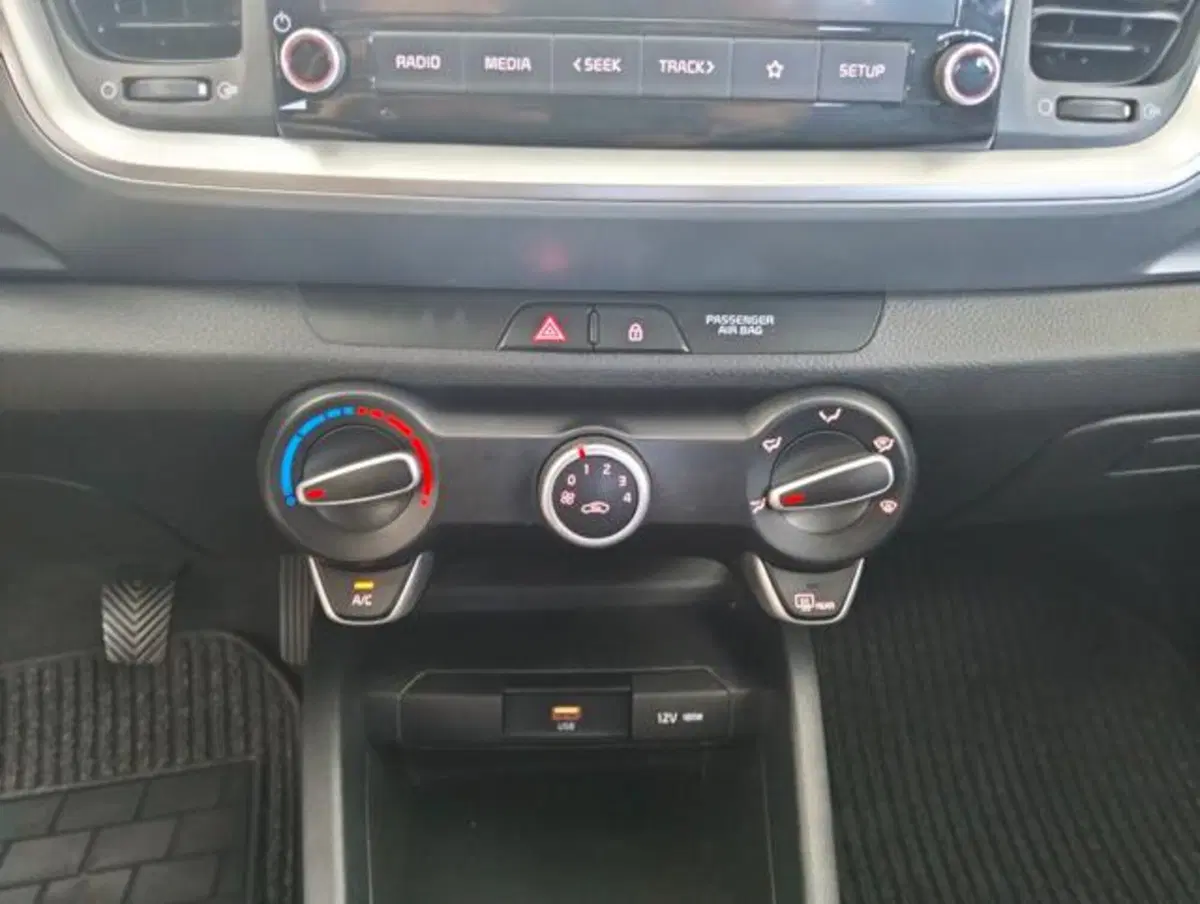 Kia Stonic usata a Como (16)