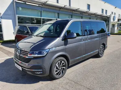 Volkswagen Veicoli Commerciali T6.1 caravelle 2.0 tdi 204cv Cruise p.l. dsg7 del 2022 usata a Arzignano