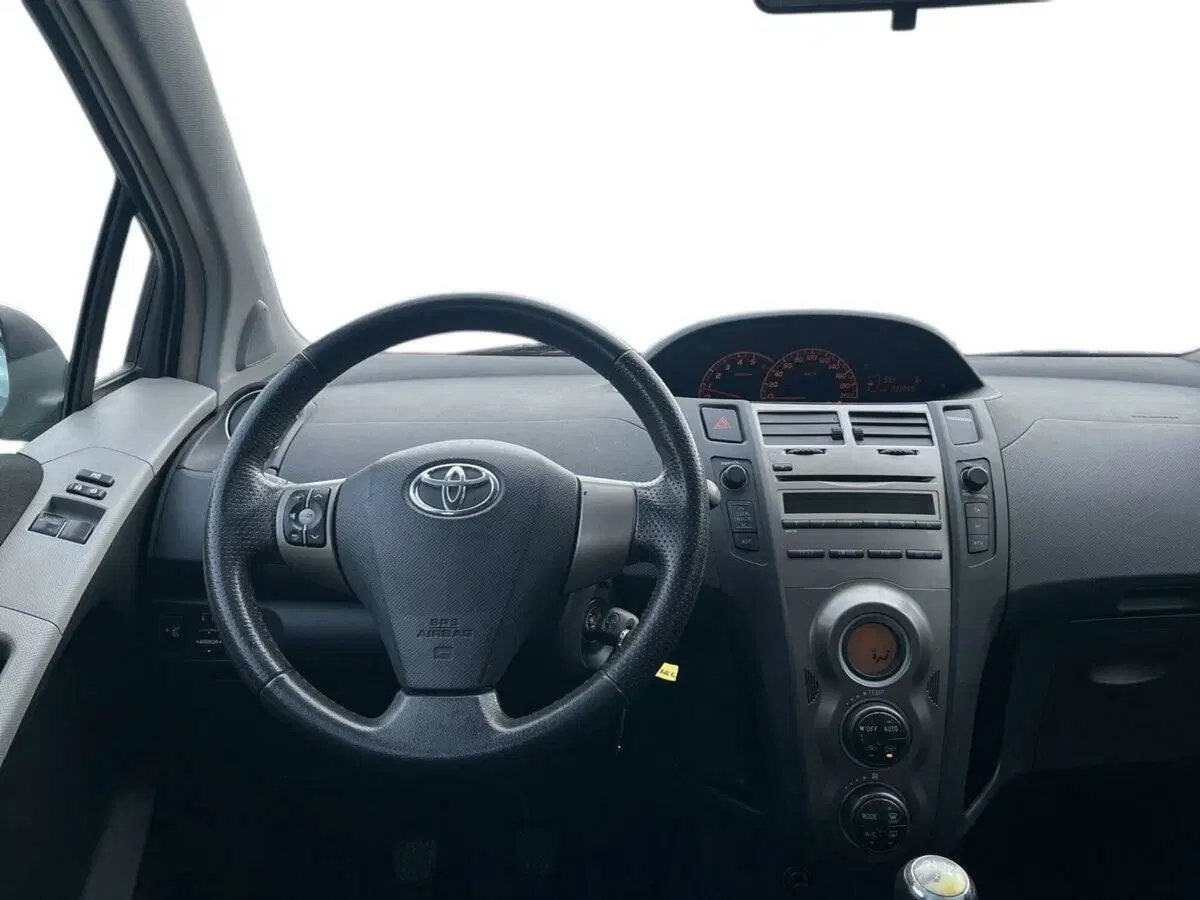 Toyota Yaris usata a Sondrio (8)
