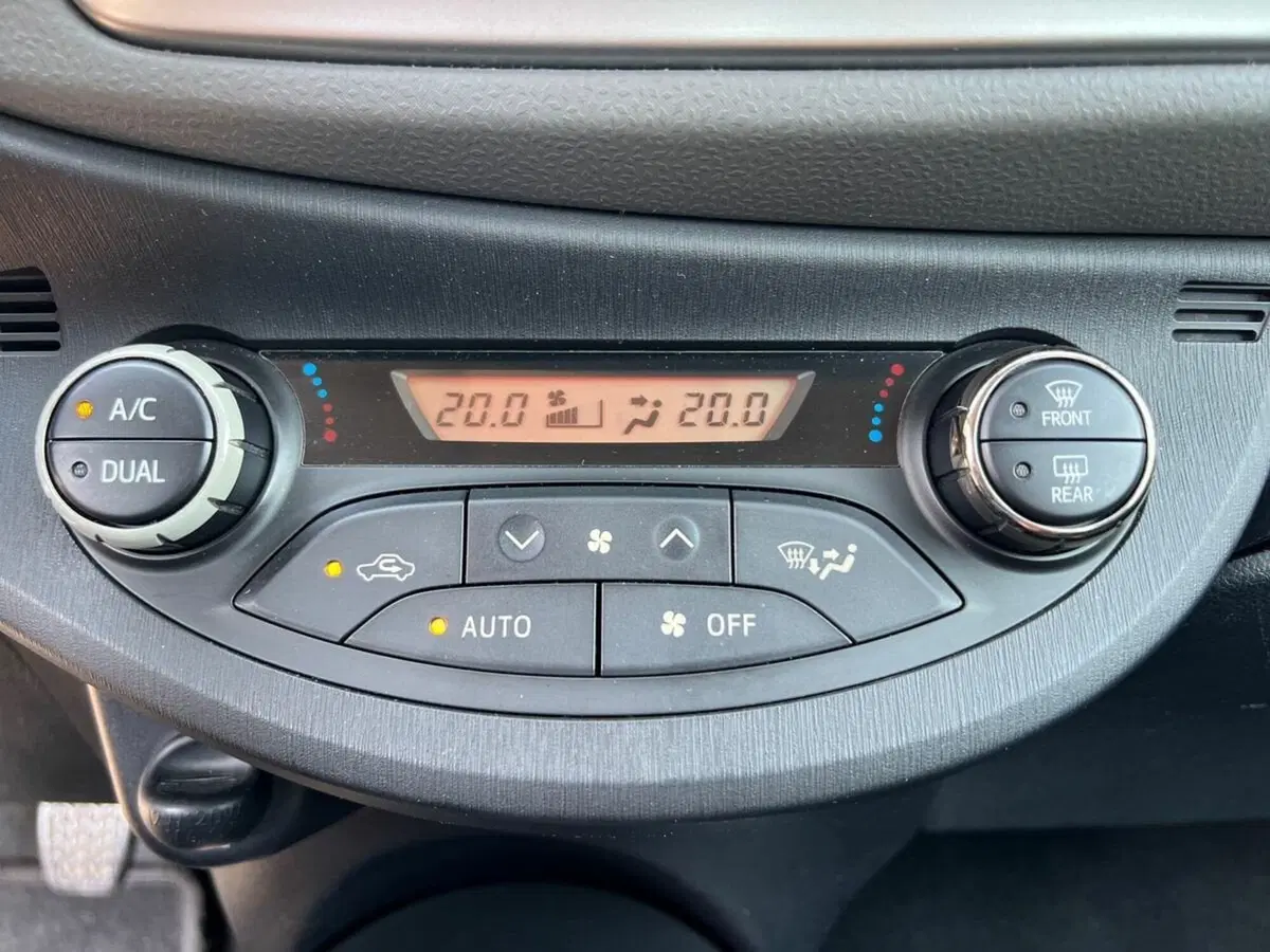 Toyota Yaris usata a Sondrio (13)