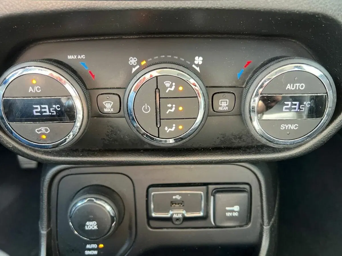Jeep Renegade usata a Sondrio (14)