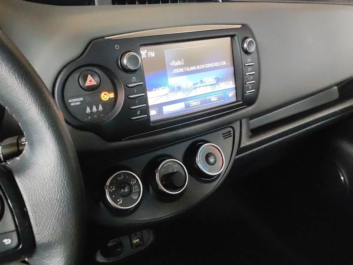 Toyota Yaris usata a Milano (11)