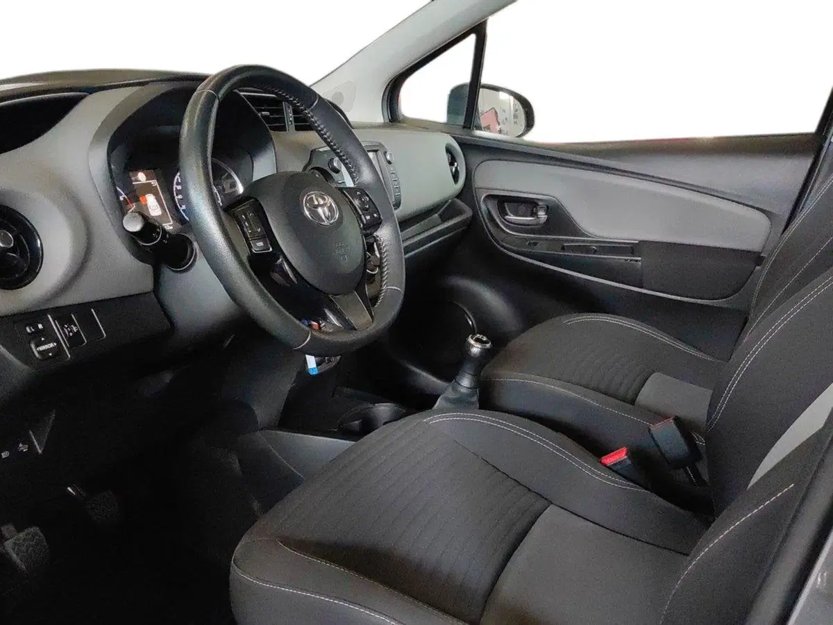 Toyota Yaris usata a Milano (8)